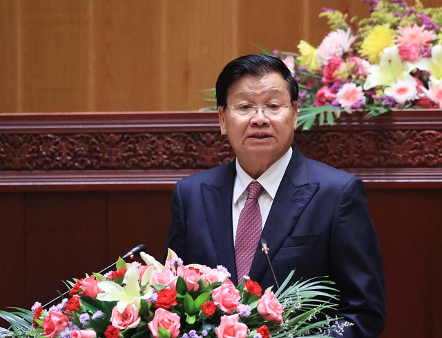 Les dirigeants lao adressent leurs vœux de bonne année au Vietnam
